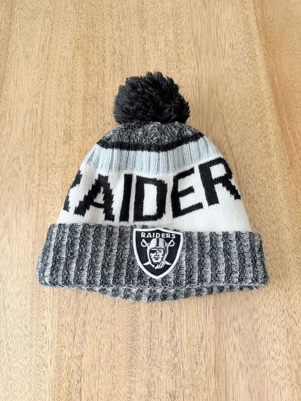 New Era Las Vegas Raiders 2017 NFL Sideline Official Sport Knit Beanie One Size